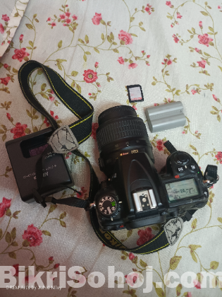 Nikon d7000 bodey lench and battery charger ,bag